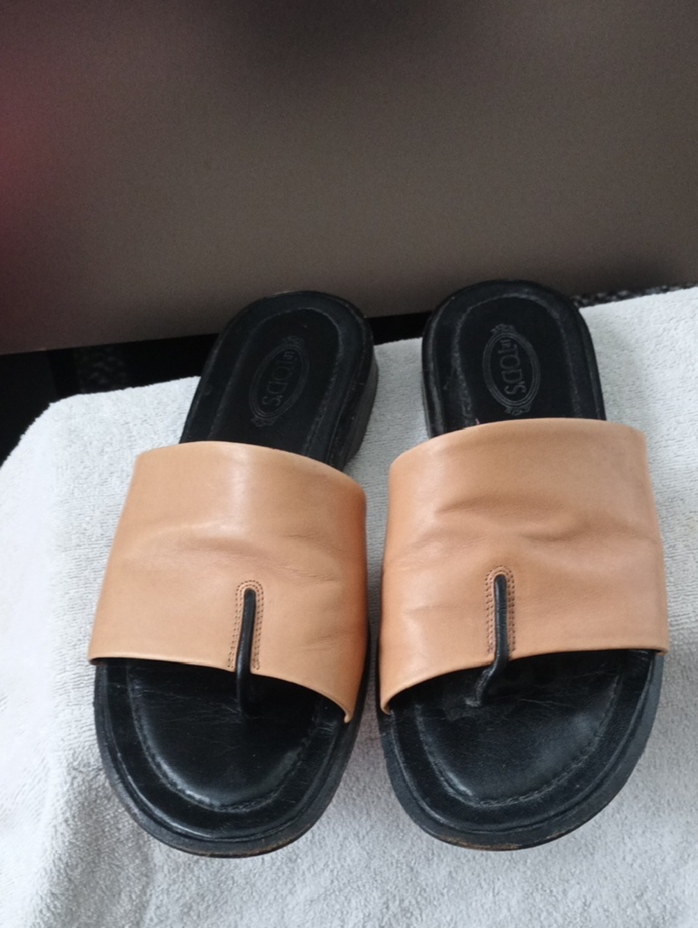 Tod's Tan Leather Toe-Loop Slide Sandals with Black Footbed